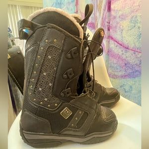 Salomon Lilly Snowboard Boots Size 5.5 Brown and Pink NWOT